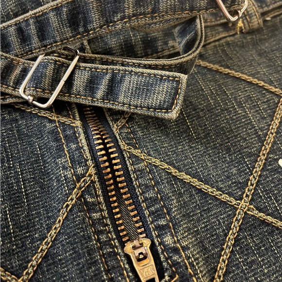 Floral Embroidered Denim Mini Skirt with Belt - Picture 3 of 3